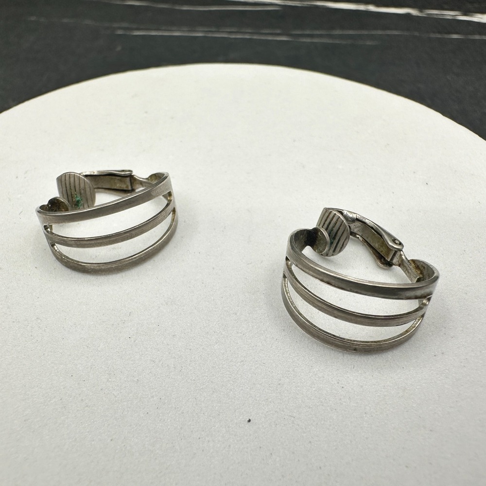 Vintage Silver-Tone Geometric Clip-On Earrings Retro Cage Open Band Style